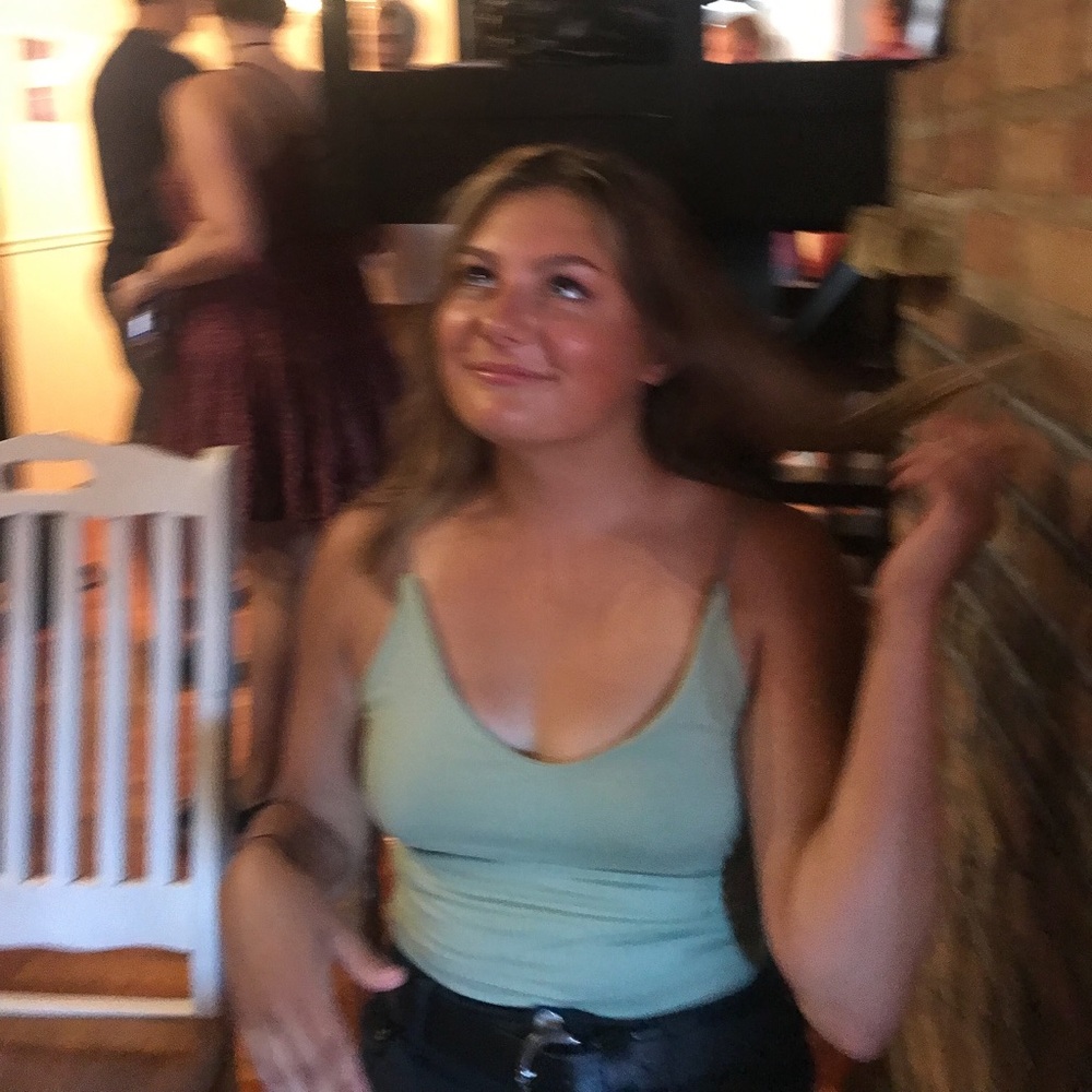 Meet your Posher, Caroline